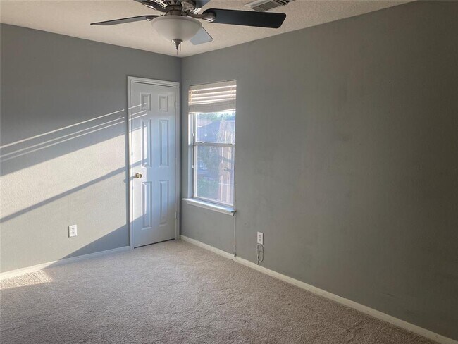 Building Photo - 15411 Redbud Dale Ct
