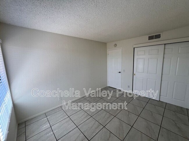Building Photo - 433 Bradshaw E Ln