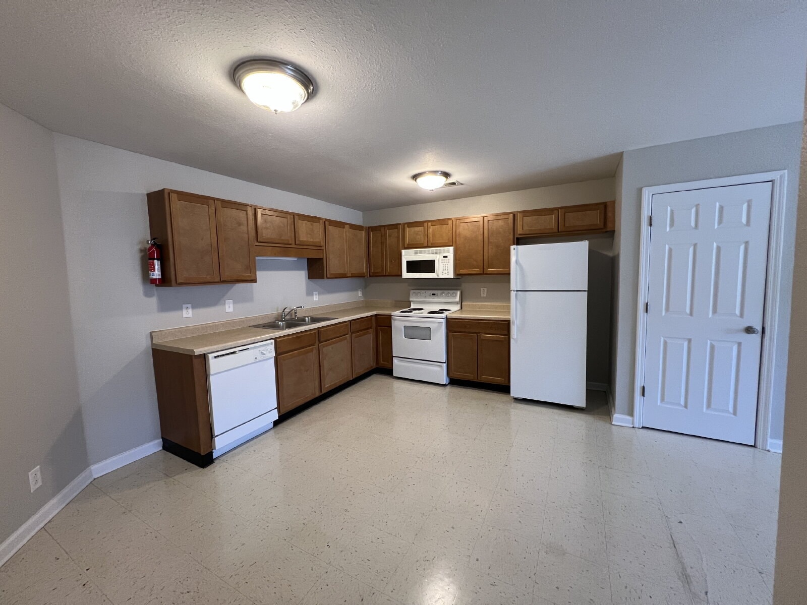 Building Photo - 9063 Pembroke Oak Grove Rd