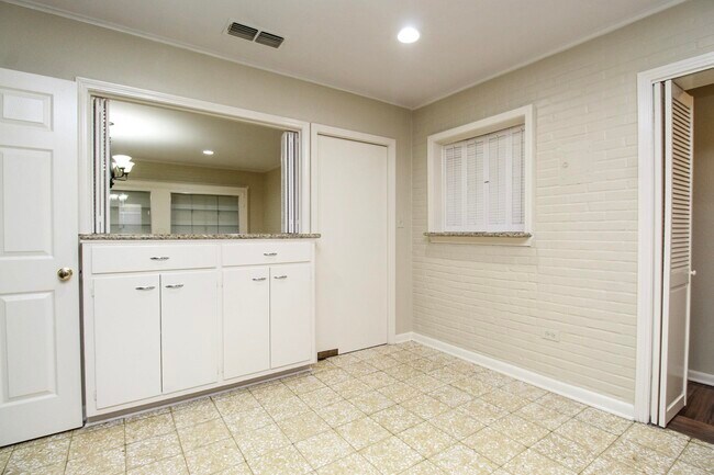 Building Photo - 2504 Clark Blvd