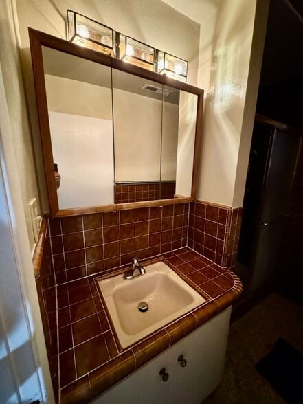 Building Photo - 2088 Cypress Ave