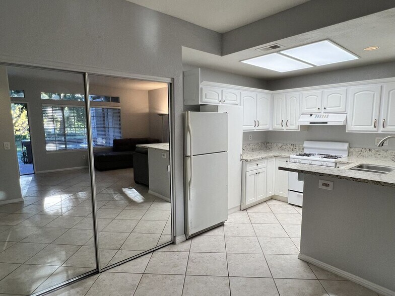 Building Photo - 85 Castano