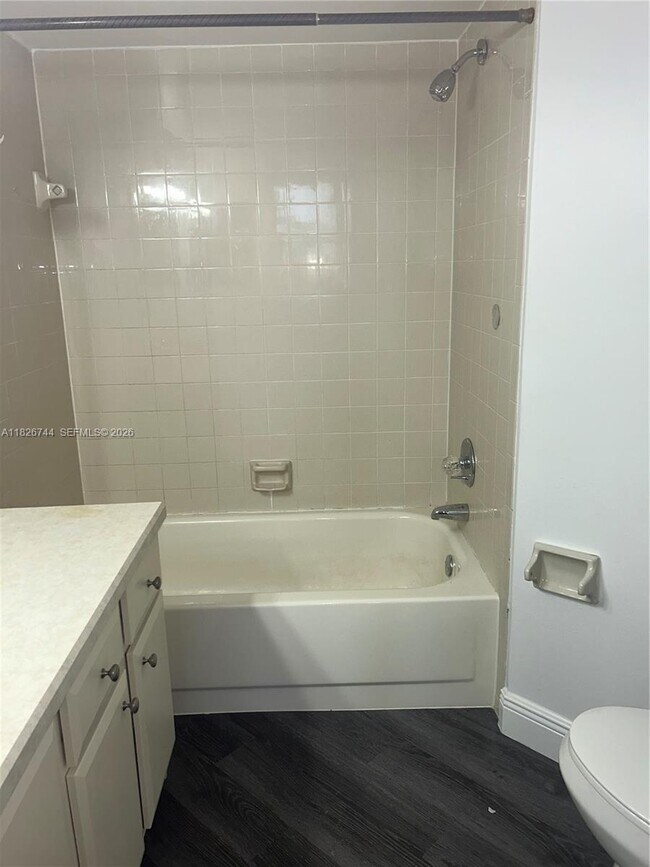 Building Photo - 213 Lake Pointe Dr