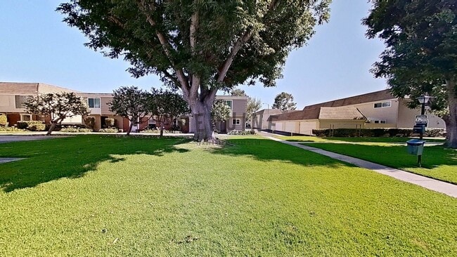Building Photo - 10062 Los Coyotes Ct