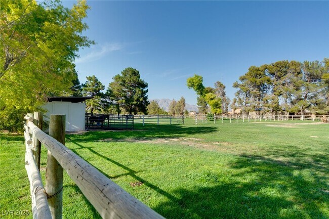 Building Photo - 7330 N Rainbow Blvd
