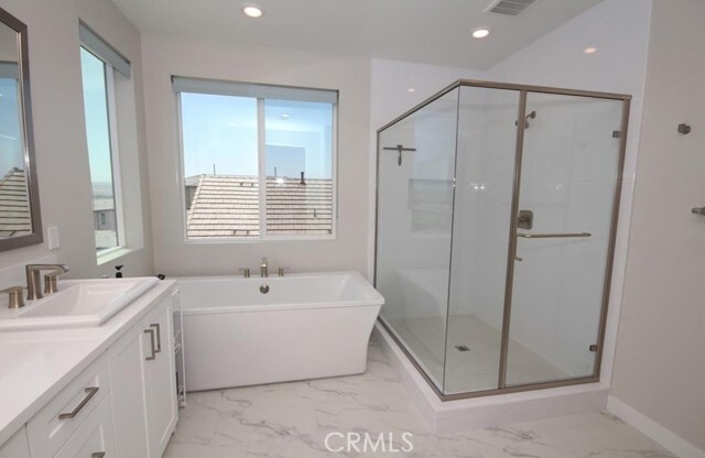 Building Photo - 414 Chorus