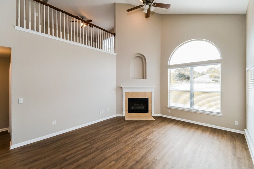Building Photo - 12363 Guava Ct