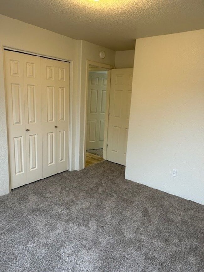 Building Photo - 3 Bedroom 2 Bath House