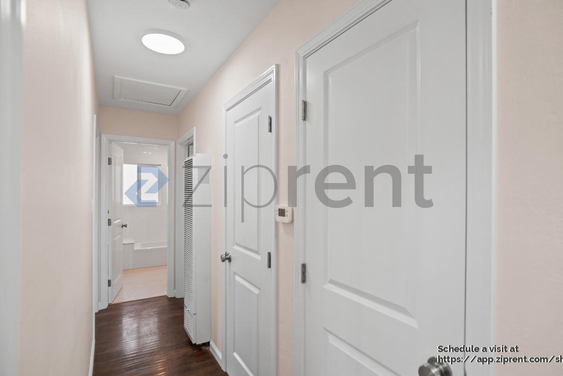 Building Photo - 682 Kern St