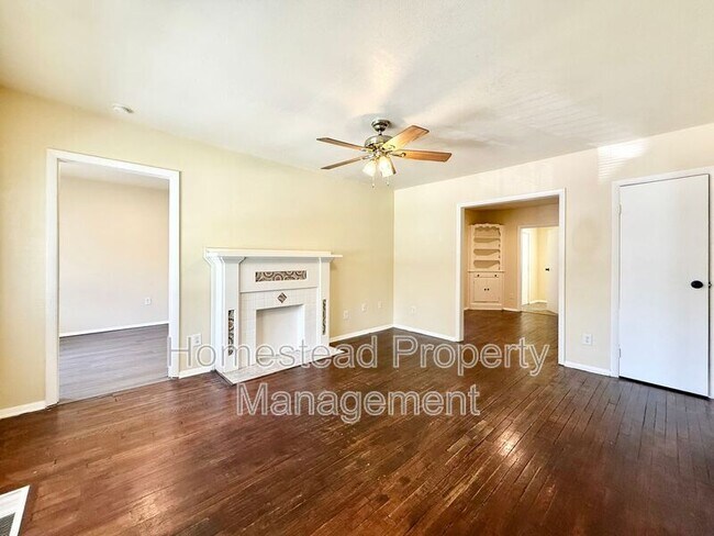 Building Photo - 2141 SW 45th St