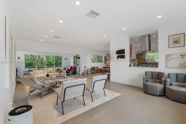 Building Photo - 1230 96th St