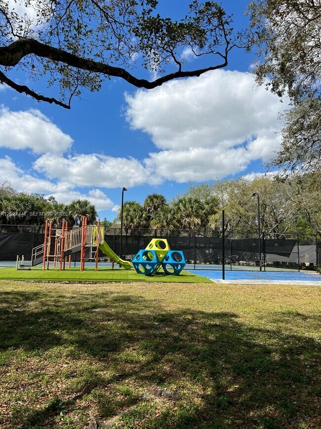 Building Photo - 4235 N University Dr