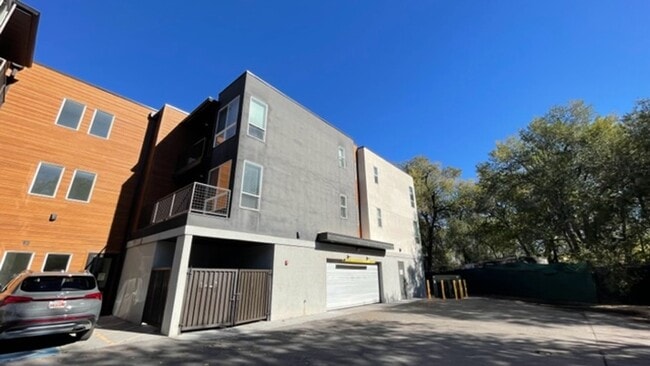Building Photo - Contemporary one bedroom one bath in Salt ...