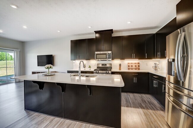 Building Photo - 7905 Pinnacle Point Dr