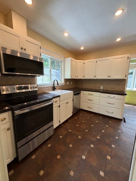 Kitchen - 5820 SW Nevada Ct