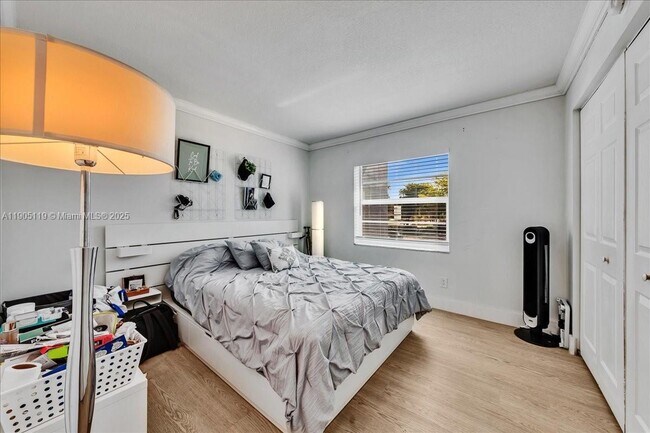 Building Photo - 9225 SW 87th Ave