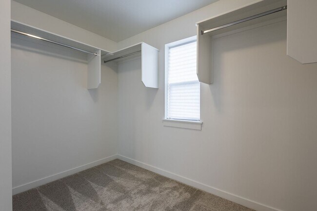 Building Photo - Brand New 3 bed 2.5 bath with flex room North Meridian