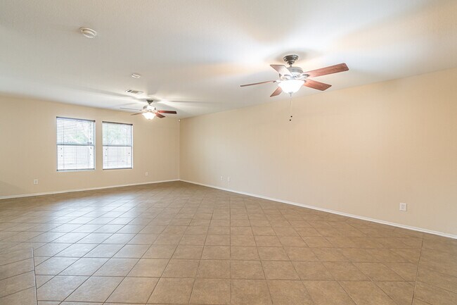 Building Photo - 137 Weeping Way