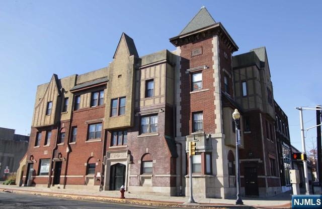 Building Photo - 54-56 Oak St-3-3