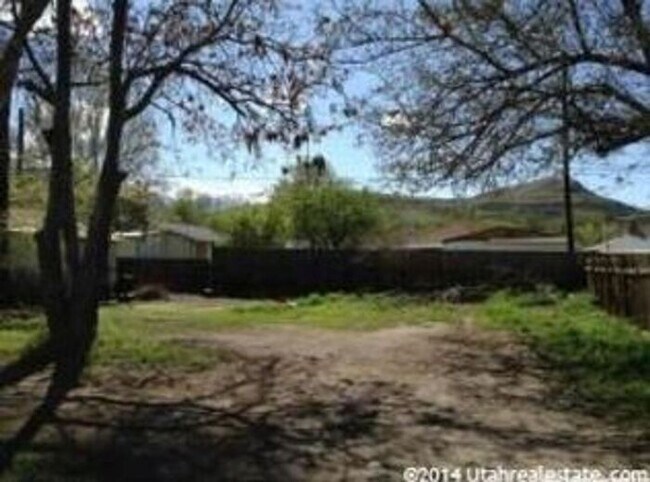 Building Photo - 1 BEDROOM MAGNA DUPLEX - GREAT PRICE!