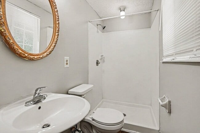 Building Photo - 6201 Turtle Neck Ln