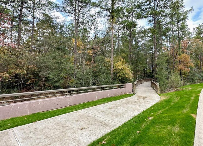 Building Photo - 1515 Las Cuevas Dr