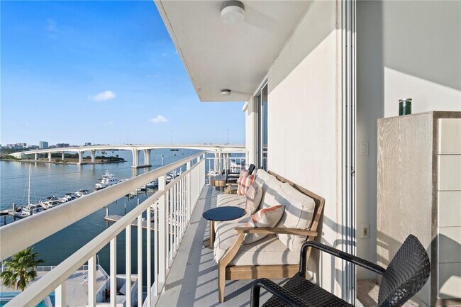 Building Photo - 100 Pierce St