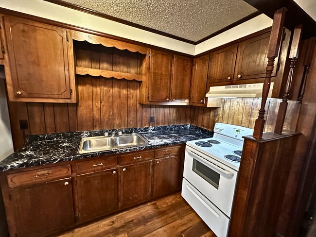 Building Photo - 42185 Deborah Dr