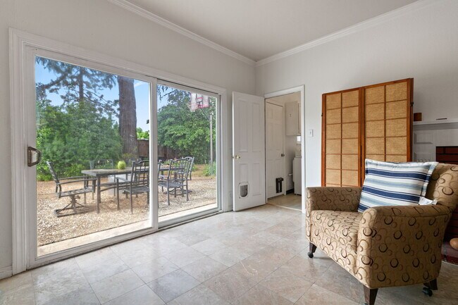 Building Photo - 142 Burgess Ct