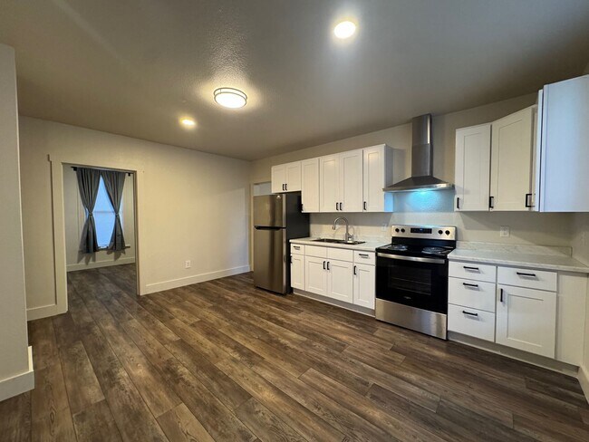 Building Photo - 1627 Pine St