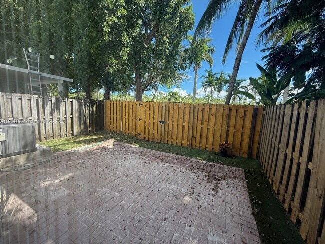 Building Photo - 1018 NE 42nd Ave