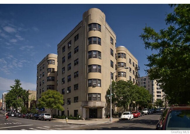 Building Photo - 190 E Mosholu Pkwy S