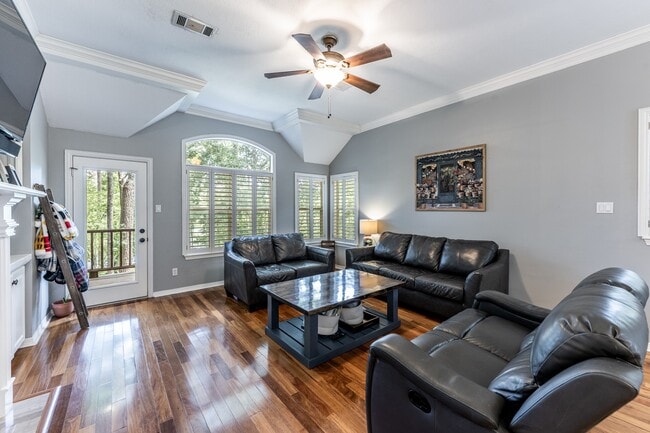 Building Photo - 1801 Camellia Ct