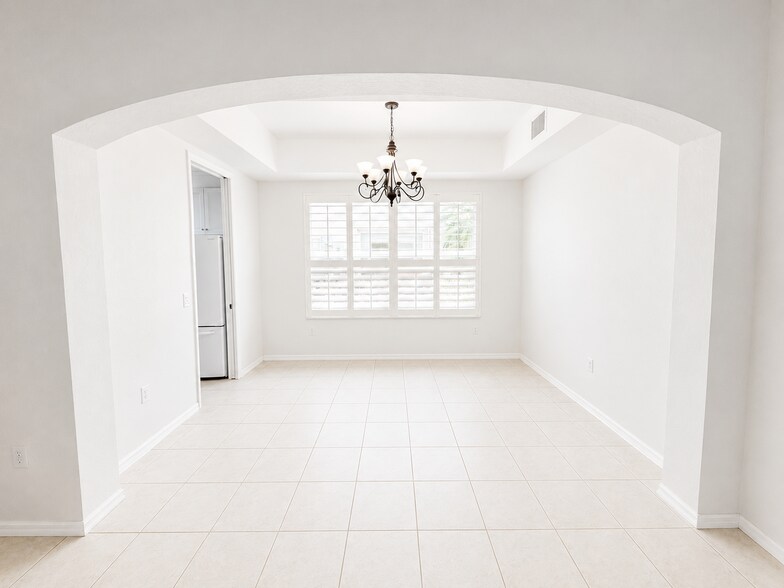 Building Photo - 1445 Mariposa Cir