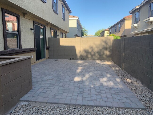 Building Photo - A gorgeous two story 3 bedroom 2.5 bath townhome