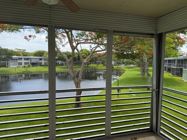 Building Photo - 4261 W Palm Aire Dr