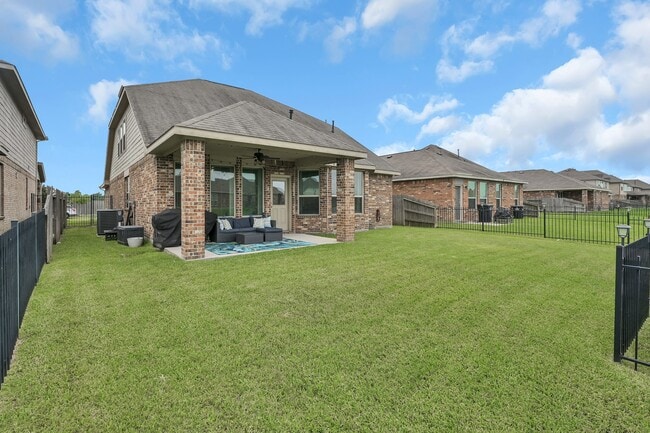 Building Photo - 3791 Lake Bend Shore Dr