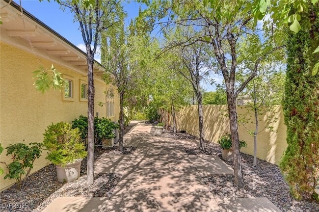 Building Photo - 209 Surtees Point St