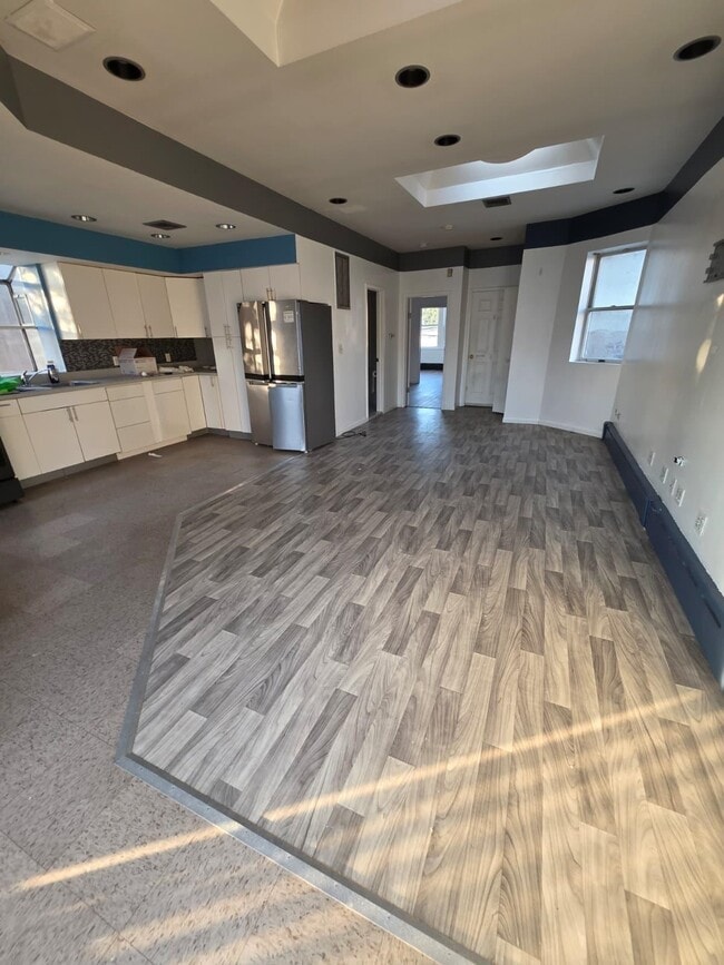 Primary Photo - 1405 43rd St