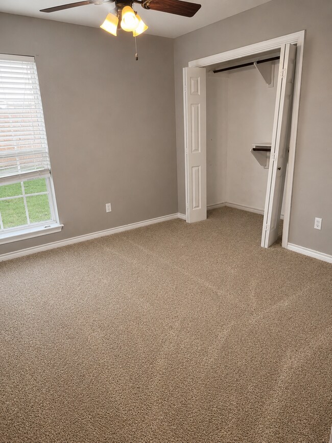 Building Photo - "Charming 3-Bedroom Retreat with Cozy Fireplace in College Station – 1485 Sq. Ft. of Comfort!"