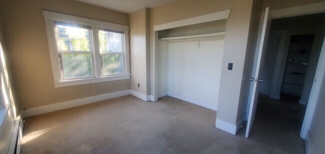 Building Photo - Bay View Living Near WWU – 1 & 3 Bedroom U...