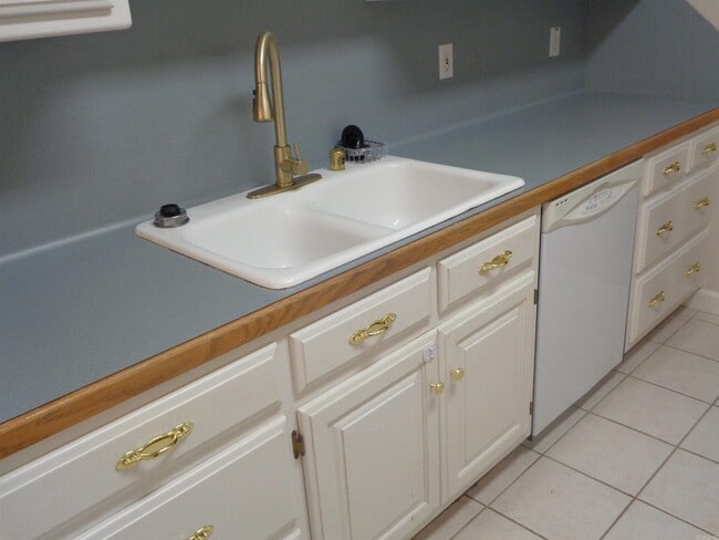 Building Photo - 5059 Silver Oak Dr