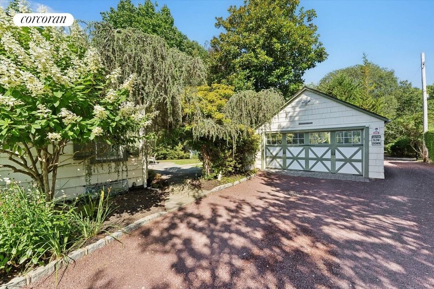 Building Photo - 414 Main St