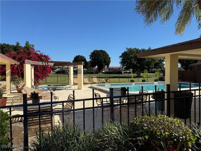 Building Photo - 3635 Boca Ciega Dr