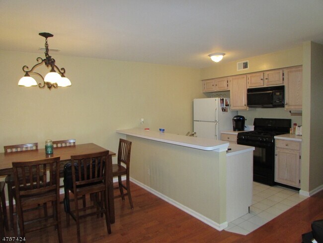 Building Photo - 8 Genoble Rd