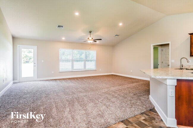Building Photo - 602 Bradley Way
