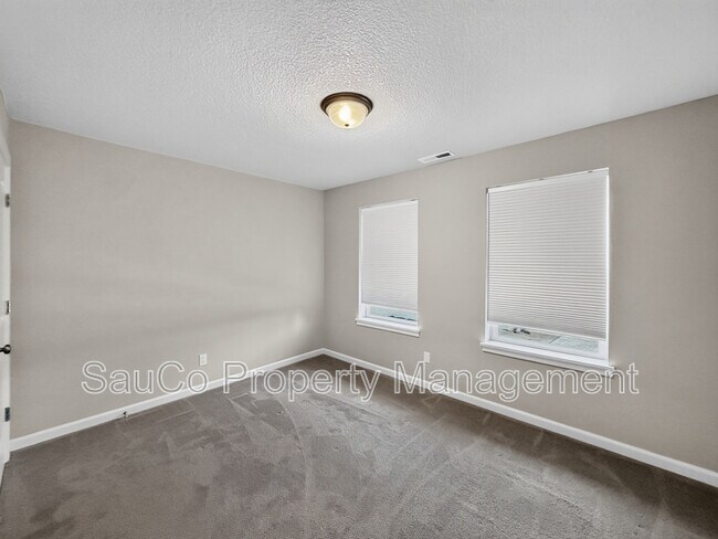 Building Photo - 7024 SE Frasier Ln