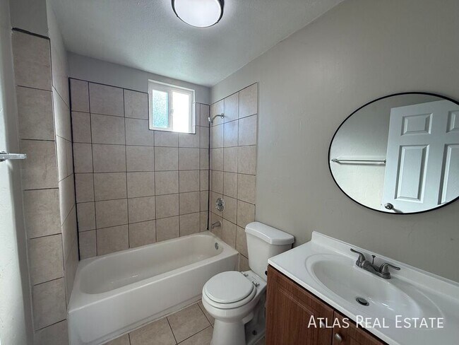 Building Photo - 1741 W Desert Cove Ave