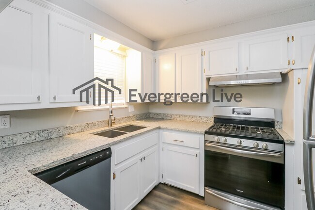 Building Photo - 1413 Sunrise Dr