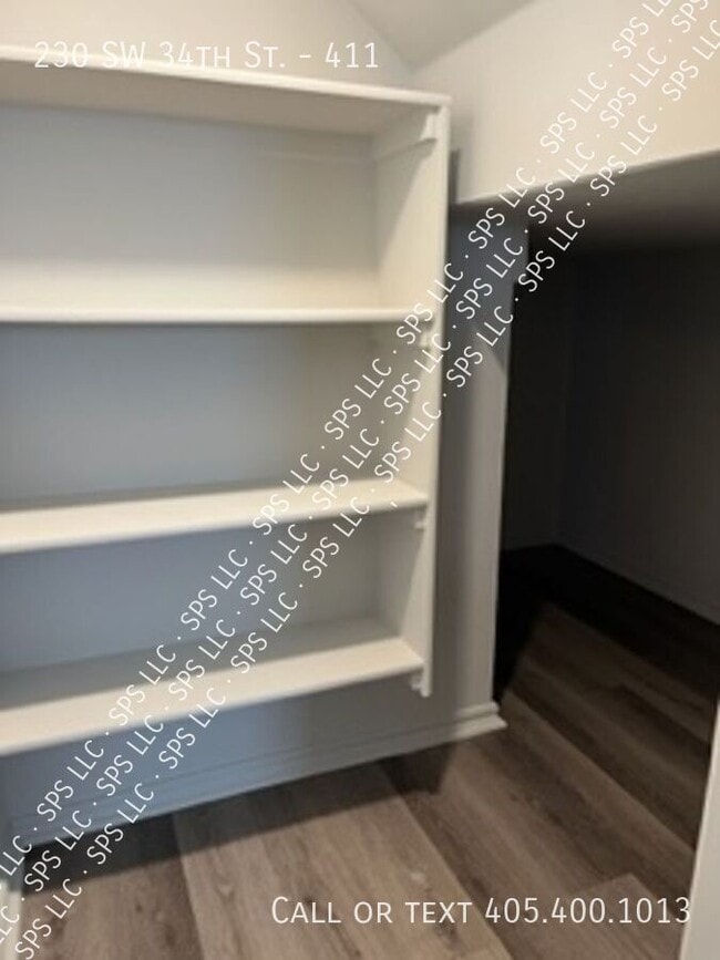 Building Photo - 230 SW 34th St